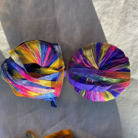 Lot of 5 Lion Brand Incredible ribbon yarn 50g balls - Picture 3 of 11